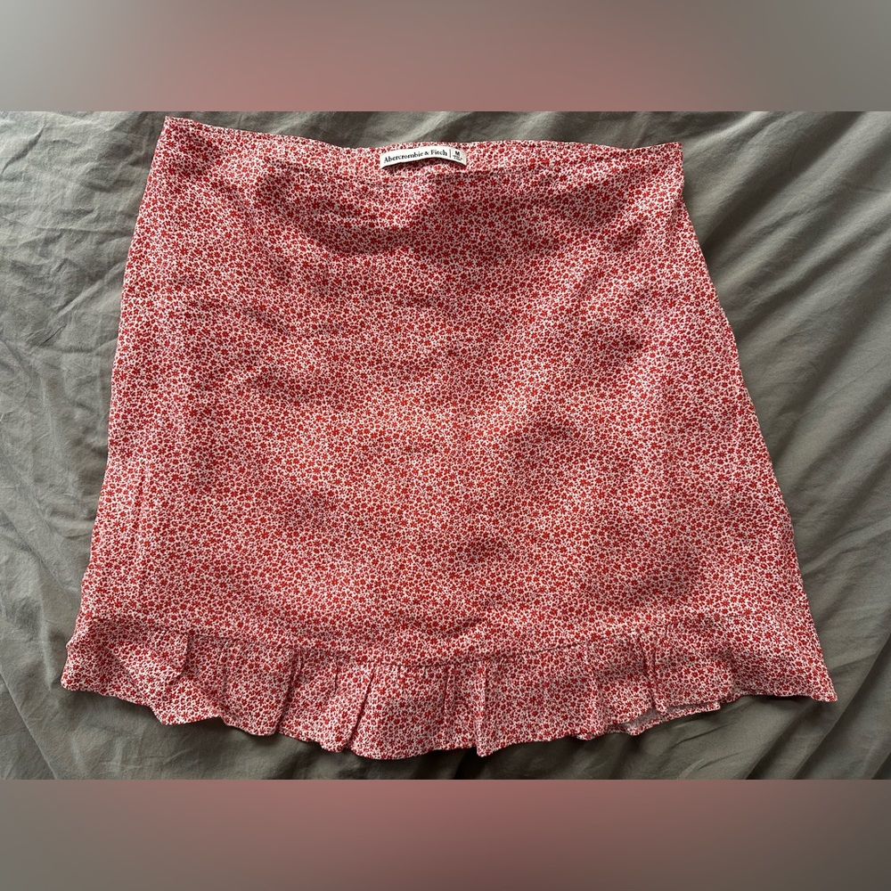 Abercrombie & Fitch red floral skirt size M